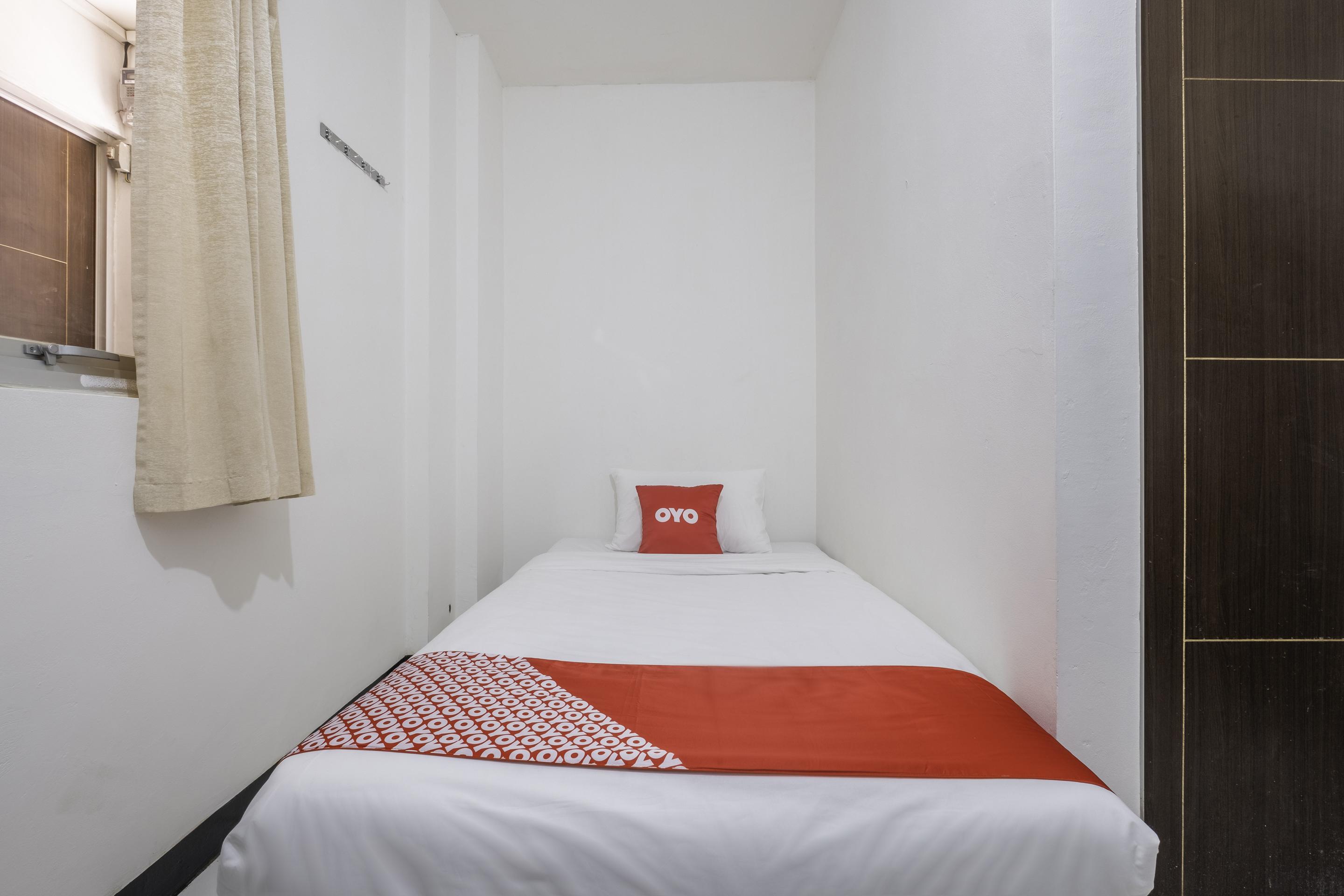 OYO 1568 Stasiun Ka Cirebon Guest House Exterior foto
