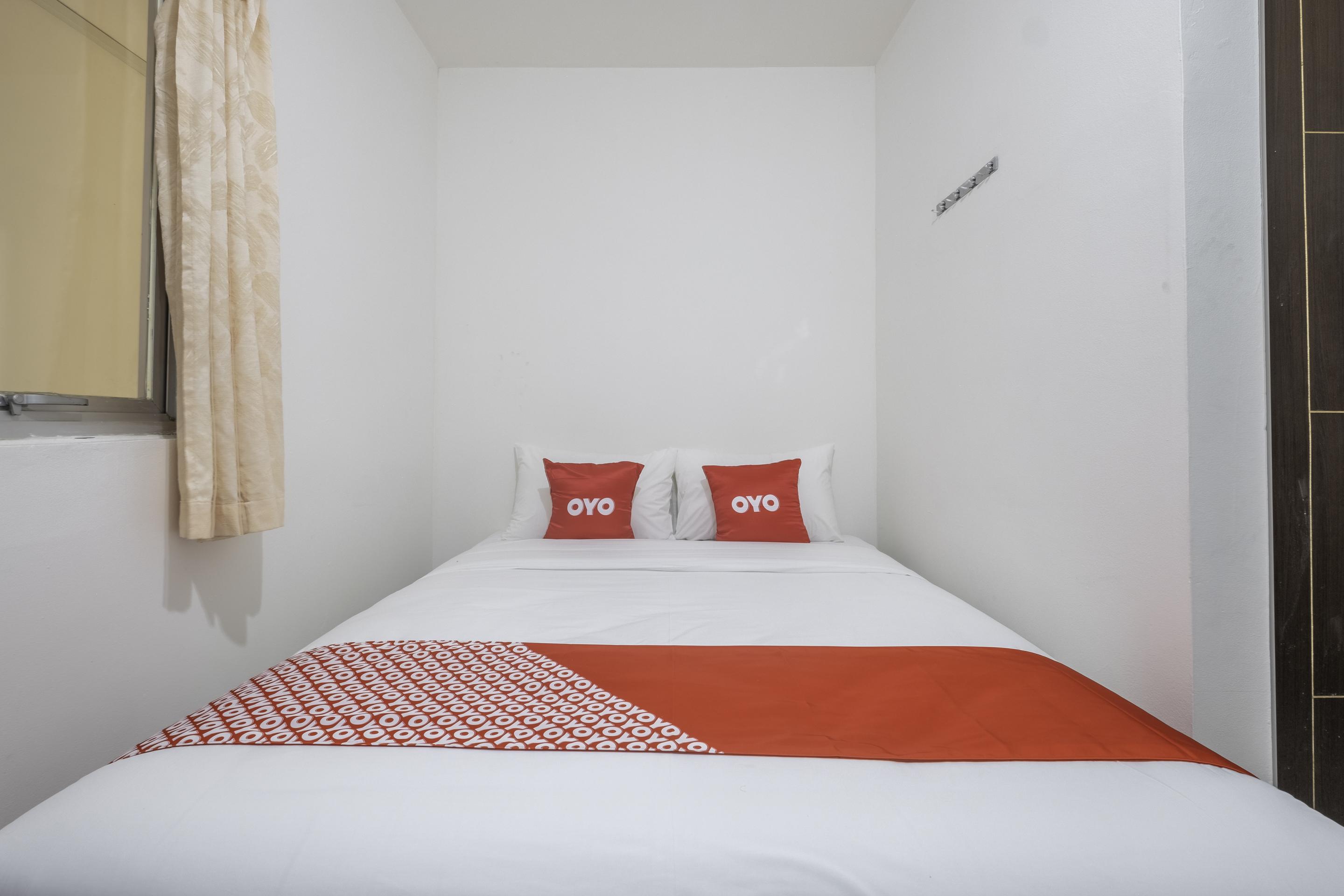 OYO 1568 Stasiun Ka Cirebon Guest House Exterior foto
