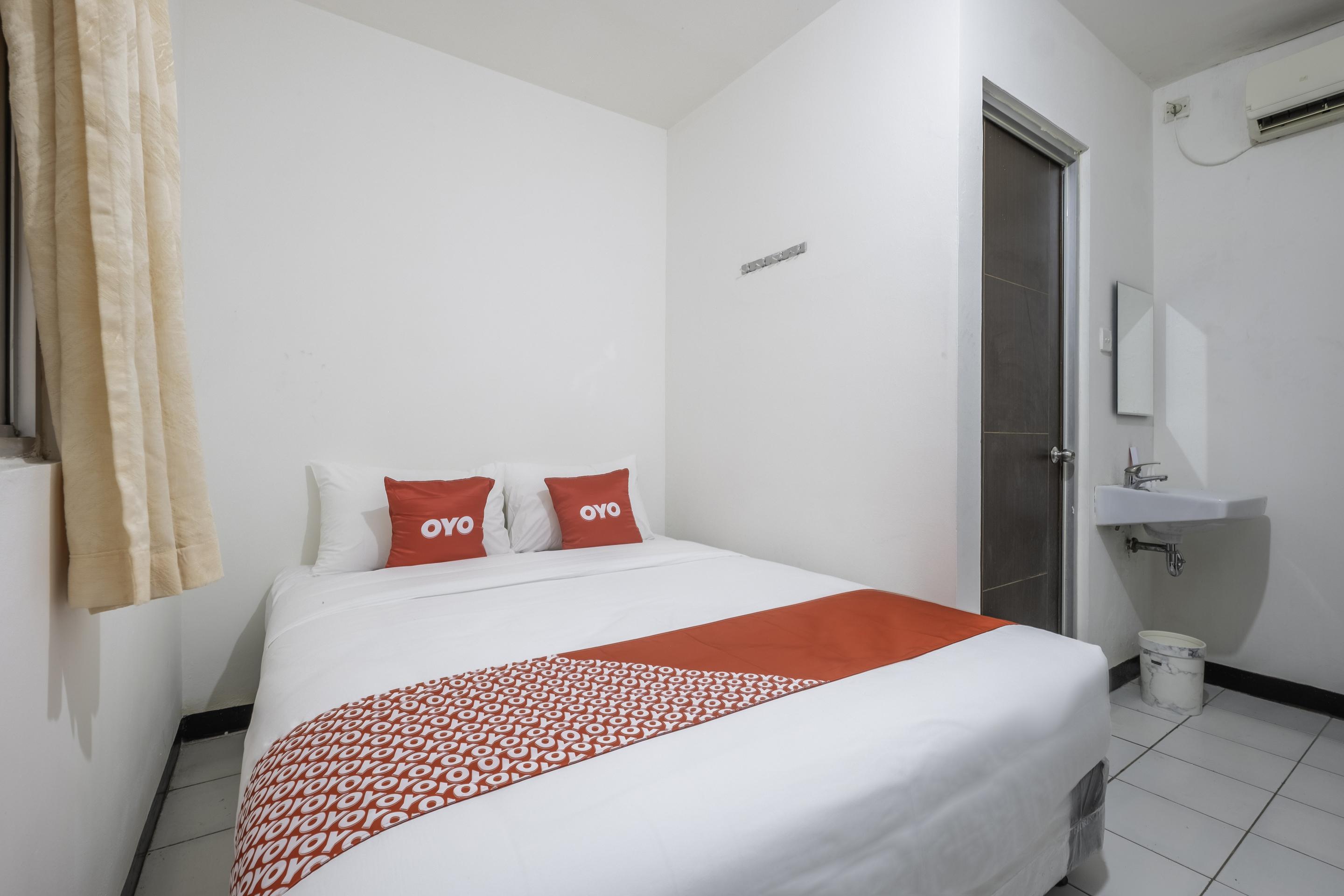 OYO 1568 Stasiun Ka Cirebon Guest House Exterior foto